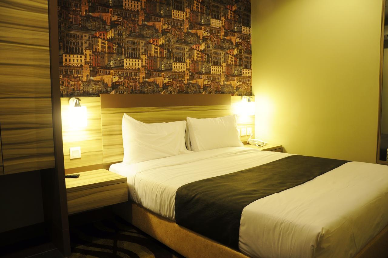 Hotel Zamburger Victory City Johor Bahru Habitación foto